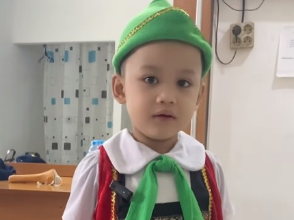 Rahasia Ibunda Omar Didik Anak Jago Bahasa Inggris di Usia 5 Tahun, Ada Teknik Khusus
