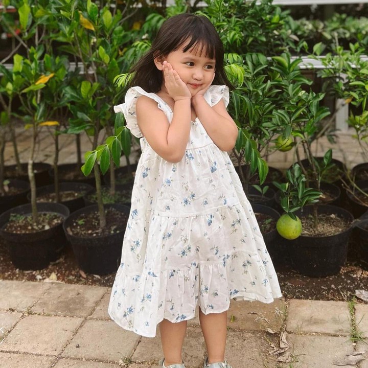 <p>Banyak netizen yang dibuat gemas dengan potret Zz yang kerap dibagikan oleh Eriska pada laman Instagram-nya. Tak sedikit dari mereka yang turut mengatakan Zz sudah cantik sejak kecil. (Foto: Instagram: @eriskanakesya)</p>