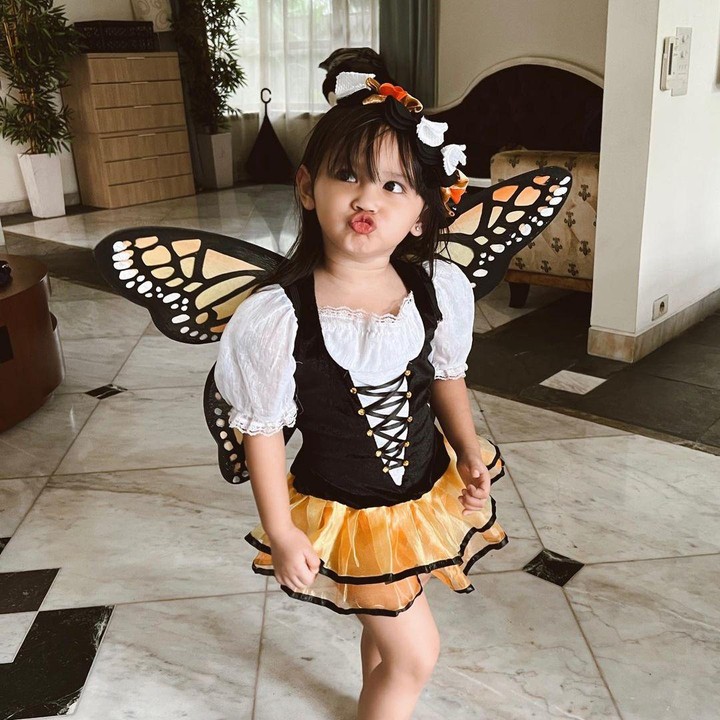 <p><em>Rapper</em> ternama Young Lex menikah dengan Eriska pada Juni 2019, Bunda. Setelah menikah, keduanya pun dikaruniai seorang putri bernama Zaenab Alexander. (Foto: Instagram: @eriskanakesya)</p>