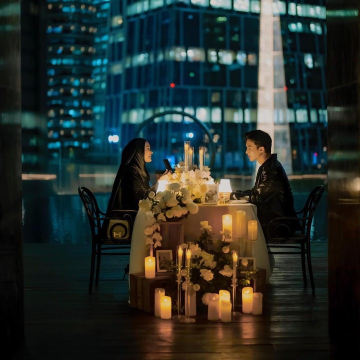 <p>Pasangan Dinda Hauw dan Rey Mbayang sedang berbahagia, Bunda. Beberapa waktu yang lalu, keduanya merayakan wedding anniversary ke-3 dengan makan malam romantis. (Foto: Instagram @rey_mbayang)<br /><br /><br /></p>
