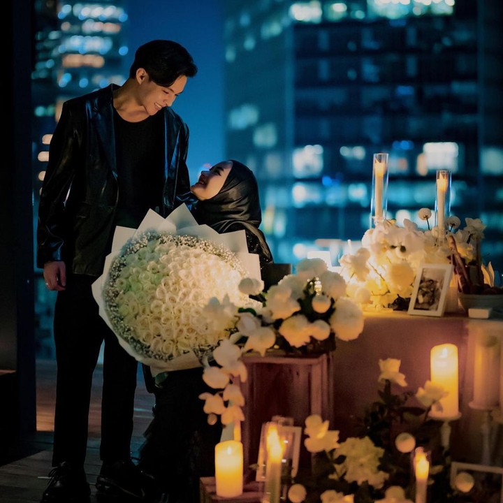 <p>Momen perayaan itu diunggah dalam akun Instagram pribadi Rey. Dalam postingan tersebut, ayah dua orang anak ini juga meninggalkan caption manis. "Terima kasih teruntuk yang selalu memberiku bahasa cinta yang hanya aku dan kamu yang tau. 3 tahun bisa menjadi waktu yg singkat, ataupun lama bagi orang orang. Tapi untuk kita, yang terpenting adalah bagaimananya 'KITA'," tulisnya. (Foto: Instagram @rey_mbayang)<br /><br /><br /></p>