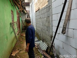Fakta-fakta Rumah Terhimpit Hotel di Bekasi, Akses Lewat Comberan