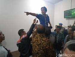 Keluarga Siswi SMP Tewas Dibunuh Teman Sekelas ke Hakim: Vonismu Keliru!