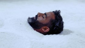 FOTO: Lepas Stres dan Bebas Penyakit di Gua Garam Terbesar di Dunia