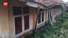 VIDEO: Miris, Ratusan Siswa SD Di Cilegon Belajar Di Sekolah Rusak