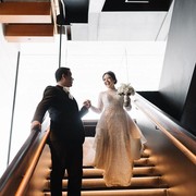 Intip Gaun Pengantin Tina Toon dari Pemberkatan hingga Resepsi, Satu Gaun Bisa 2 Gaya!