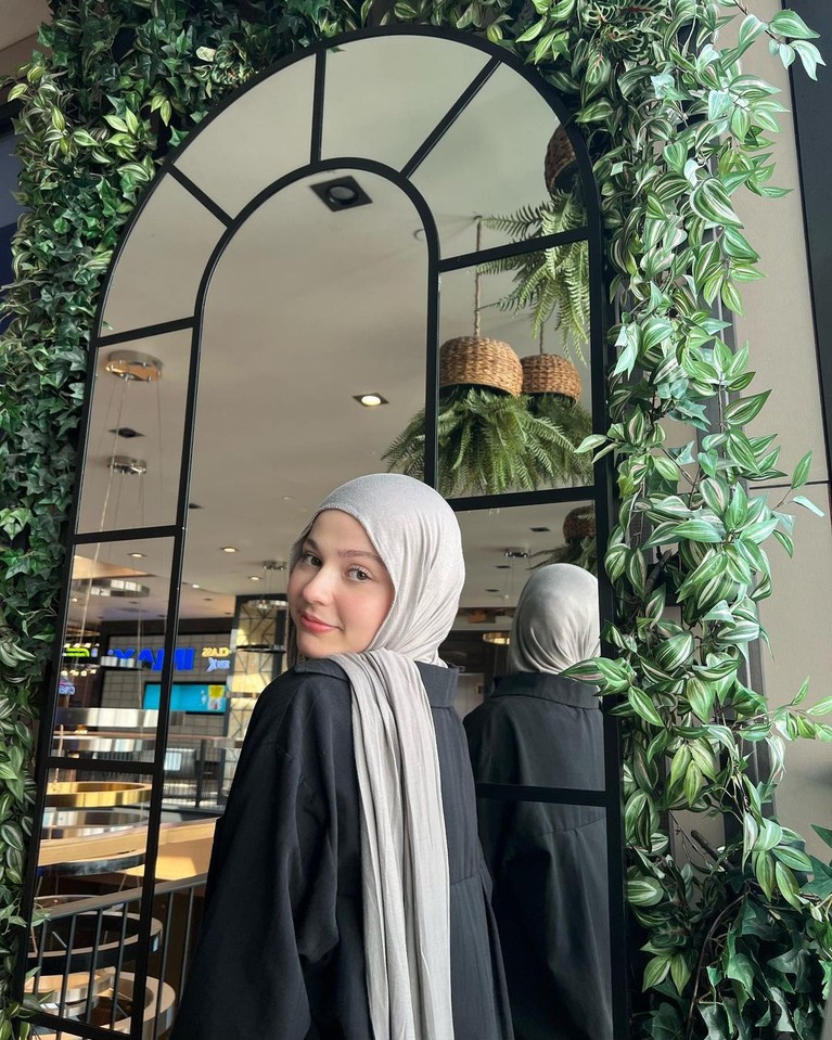 YouTuber Fiki Naki dikabarkan bakal menikah dengan gadis asal Turki Tugba Kiara. Seperti ini sosok Tugba yang ceria.