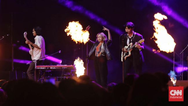 Reality Club berhasil menyihir penonton dalam pembukaan pekan kedua CXO Media Live on Stage di Beach City International Stadium (BICS), Jakarta, Sabtu (15/7).