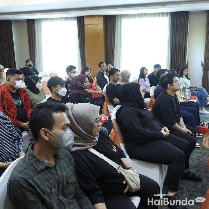 <p>Sejak pagi, para Bumil yang didampingi suami begitu antusias mengikuti acara. Bumil Time dimulai dengan menyaksikan talkshow tentang persiapan persalinan yang disampaikan langsung oleh dokter spesialis kandungan. (Foto: Tim HaiBunda)<br /><br /></p>