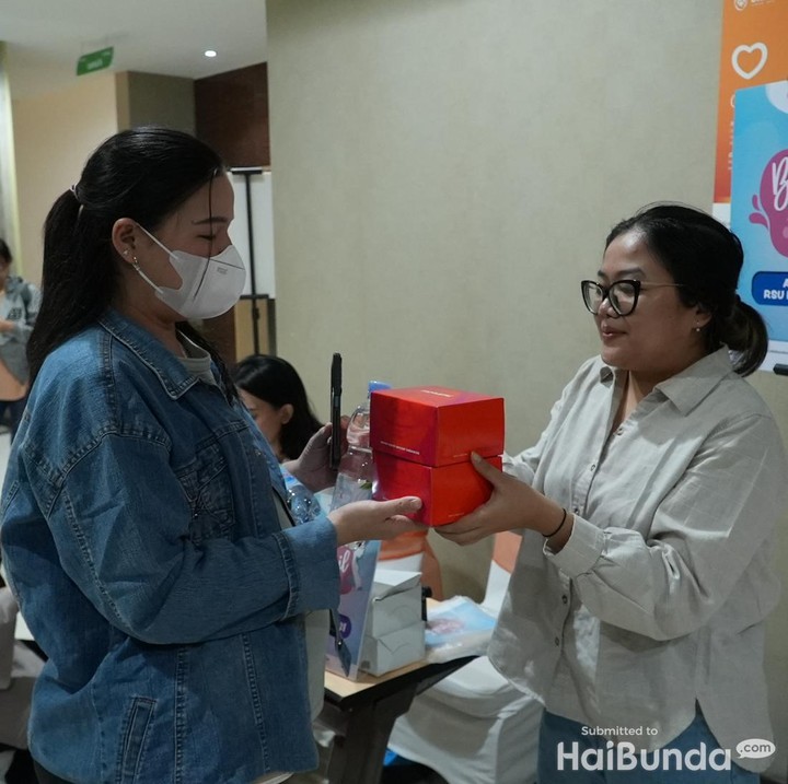 <p>Ada tiga kategori Who is The Best? yang terdiri dari The Best Couple, The Best Pose, dan The Best Participant, akan mendapatkan hadiah berupa uang tunai sebesar Rp500 ribu. Sementara itu, ada juga kategori Best of the Best Couple yang akan mendapatkan hadiah logam mulia 1 gram. Ikuti terus keseruannya ya, Bunda. (Foto: Tim HaiBunda)</p>