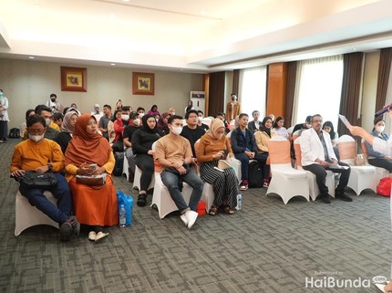 7 Potret Bumil HaiBunda Squad Siap Ikuti Talkshow & Yoga Hamil, Seru!