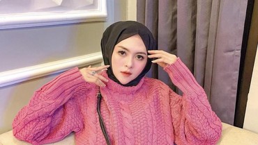 img-title Lapor Polisi, Meylisa Zaara Geram Foto Dipeluk Pejabat Tulungagung di Hotel Beredar