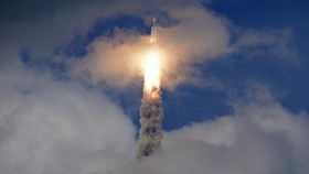 FOTO: Sorak-sorai India Luncurkan Roket Chandrayaan-3 ke Bulan