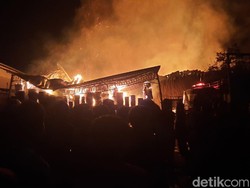 Pabrik Kertas di Kudus Kebakaran, Api Berkobar di Gudang Penyimpanan