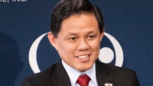 Menteri Pendidikan Singapura Chan Chun Sing curhat kebajiran DM atau pesan di medsos dari para murid soal undang Taylor Swift ke sekolah.