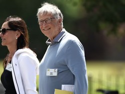 Bill Gates Gandeng Pacarnya di Pertemuan Rahasia Orang Terkuat