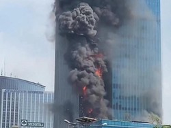Penampakan Kobaran Api Lahap K-Link Tower!