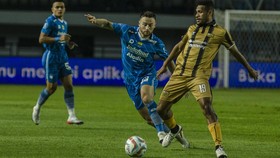 Situasi Pelik Persib: Belum Menang, Milla Mundur, dan Ditunggu PSM
