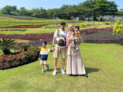 Jadi Mualaf, Intip 7 Potret Lindswell Kwok Eks Atlet Wushu Bareng Suami dan Dua Anaknya