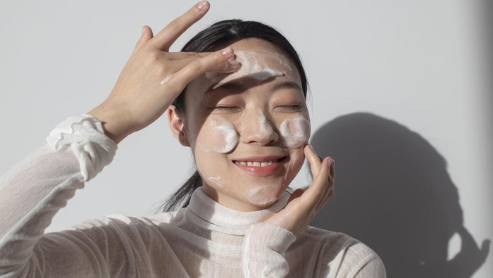 Simak 6 Rekomendasi Sunscreen untuk Kulit Kering yang Bisa Kamu Coba