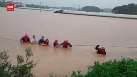 VIDEO: Momen Evakuasi Korban Banjir di Korea Selatan