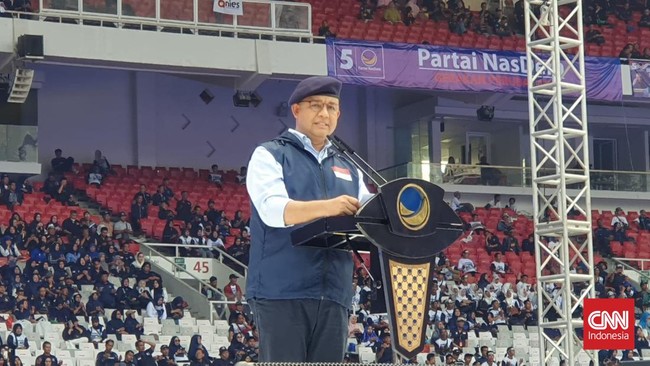 Capres Anies Baswedan membacakan doa dalam acara Apel Siaga Perubahan yang digelar Partai NasDem di GBK.