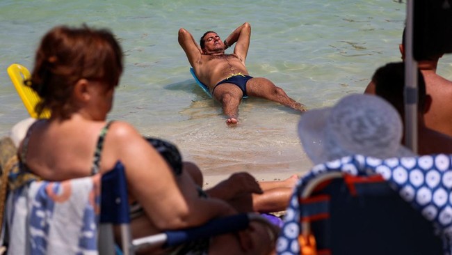 FOTO: Gelombang Panas di Italia Capai 48 Derajat Celsius