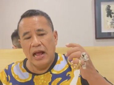 img-title Cincin Antik Hilang, Hotman Paris Siapkan Kompensasi dalam Bentuk Uang