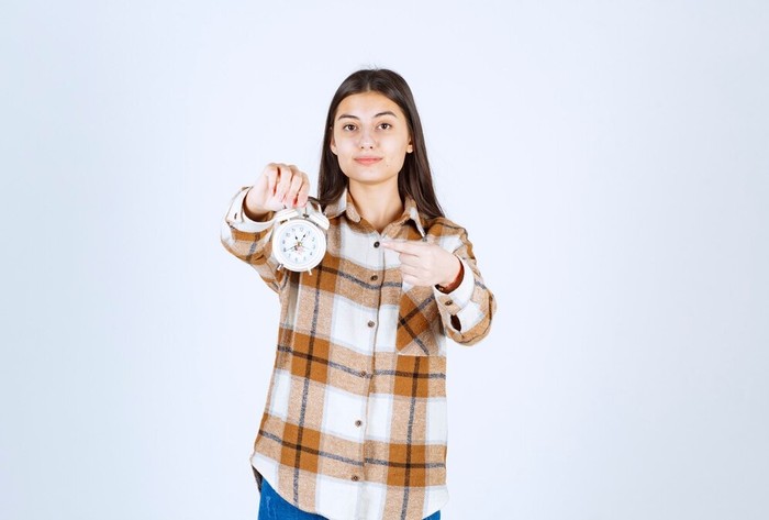 Ilustrasi menghargai waktu/ Foto: Freepik.com/racool_studio