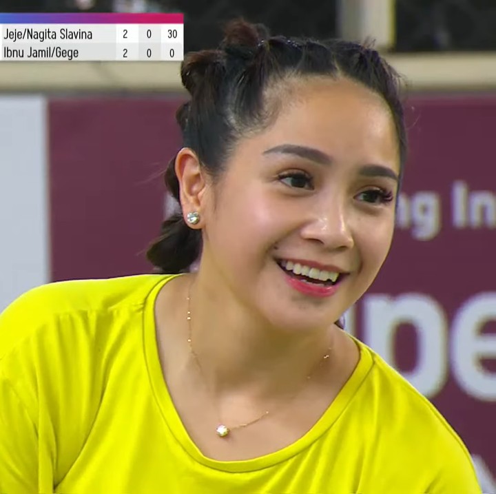 <p>Tak hanya itu, Raffi juga mengomentari istrinya yang terlihat masih tegang saat memulai babak pertama. "Oh! Ah gagal Gigi tadi. Kayaknya nih Nagita dan Jeje masih grogi banget," ucapnya. (Foto: YouTube Rans Entertainment)</p>