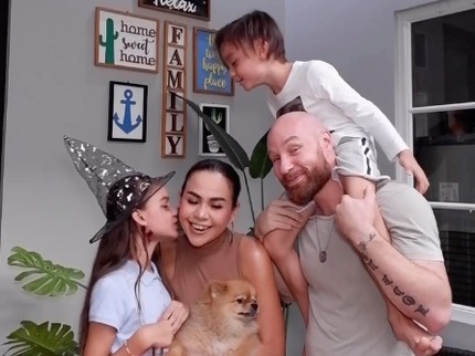 Momen Haru Anak-anak Melaney Ricardo Bertemu Ayah Bule, Terungkap Alasan LDR Lagi