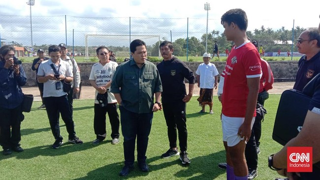 Ketua Umum PSSI Erick Thohir, Minggu (16/7), merespons pertanyaan awak media soal kenapa FIFA masih percaya Indonesia jadi tuan rumah Piala Dunia U-17 2023.