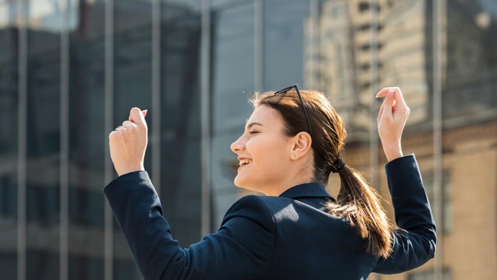 Perempuan Sukses dan Cerdas Terbuka pada Kesempatan/ Foto: freepik.com/Freepik