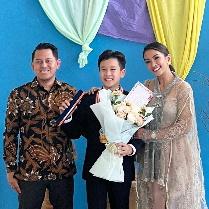 <p>Di acara itu, Melanie Putria Dewitasari hadir bersama Aldico Sapardan yang telah menikahinya sejak 12 Februari 2022 lalu. (Foto: Instagram @sheemar_rahman)</p>
