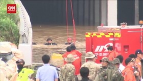 VIDEO: Pencarian Korban di Terowongan Cheongju yang Terendam Banjir