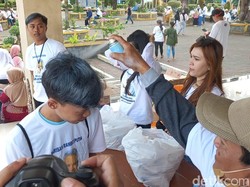 Dukung Ganjar, Warga di Banjarnegara Rela Cat Rambut Warna Putih