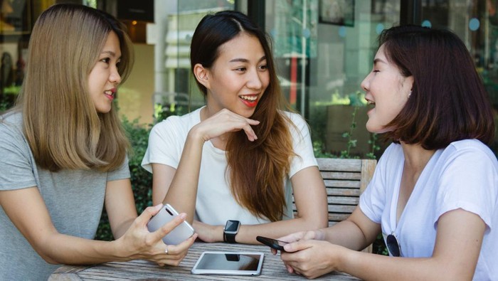 Zodiak yang Punya Kemampuan Komunikasi Bagus dan Seru Diajak Ngobrol Serius/ Foto: freepik.com/tirachardz