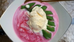 img-title Resep Es Pisang Ijo Saus Buah Naga, Ademin Cuaca Panas Ekstrem