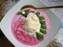 Resep Es Pisang Ijo Saus Buah Naga, Ademin Cuaca Panas Ekstrem