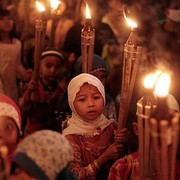 6 Tradisi Tahun Baru Islam di Indonesia, dari Pawai Obor hingga Santap Makanan Khas!