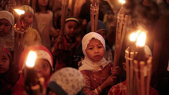 6 Tradisi Tahun Baru Islam di Indonesia, dari Pawai Obor hingga Santap Makanan Khas!