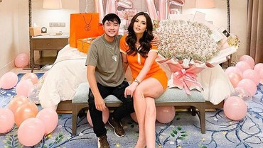 img-title Lucinta Luna Akan Menikah, 7 Potret Terbaru Abash Eks Pacar Pamer Kemesraan