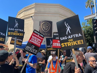 img-title Negosiasi Penulis dan Studio Hollywood Kembali Buntu