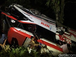 Penampakan Bus Masuk Jurang di Kawasan Sitinjau Lauik Sumbar
