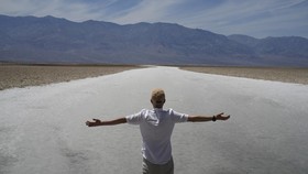 FOTO: Gelombang Panas Brutal Berlanjut di Death Valley California