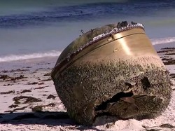 Penampakan Benda Misterius Terdampar di Pantai Australia