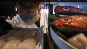 FOTO: Restoran Hong Kong di Ambang Rugi Jika Impor Laut Jepang Disetop