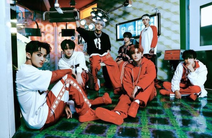 ISTJ merupakan lagu dengan genre hybrid dance hip hop. Sesuai judulnya, lirik yang ditampilkan menggambarkan rasa penasaran terhadap seseorang yang sibuk dengan dunianya sendiri, layaknya seorang introvert/Foto: instagram.com/nct_dream