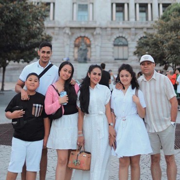 7 Potret Kris Dayanti Kunjungi Dua Anak Sambung yang Sekolah di Portugal