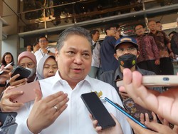 Elite Golkar ke Apel Siaga NasDem, Airlangga Ungkit Hadir di Acara PDIP